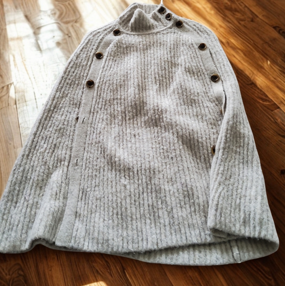 J. Crew Cream Knit Sweater with Button Accents SIZE XXS/XS